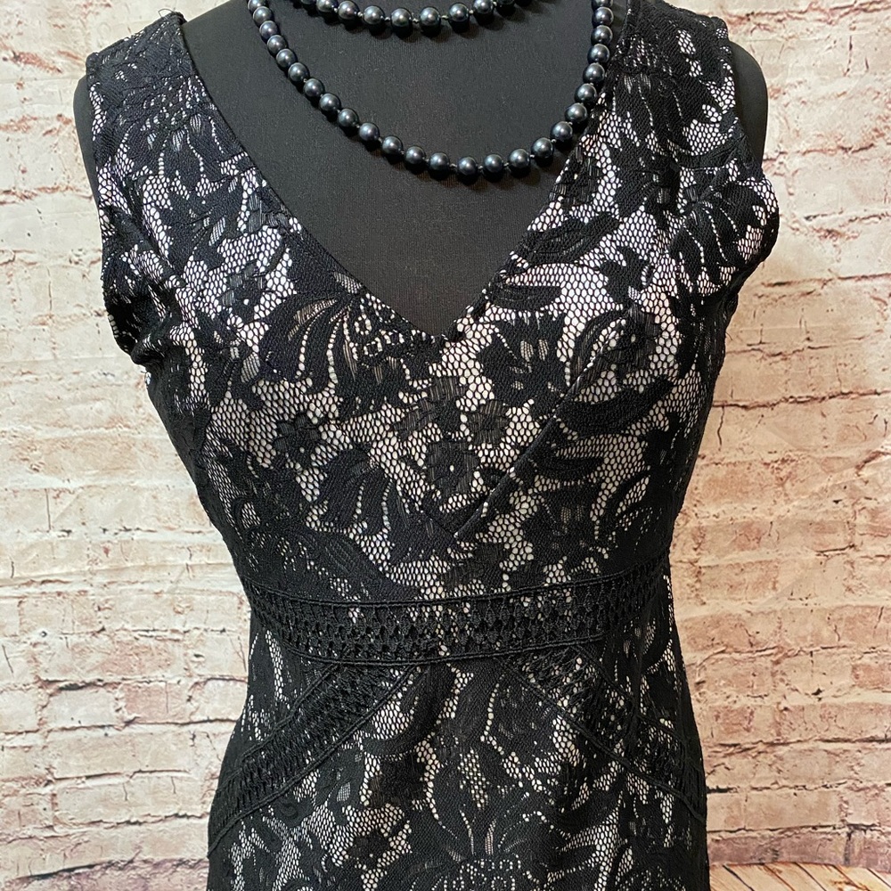 Medium - Black and white lace dress